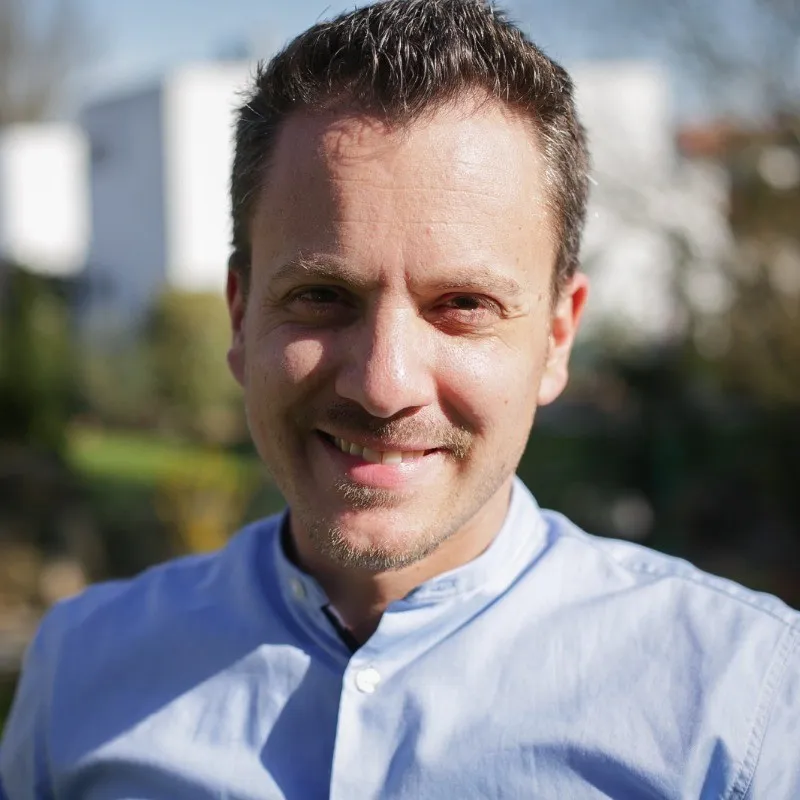 Portrait von JONATHAN SCHARM